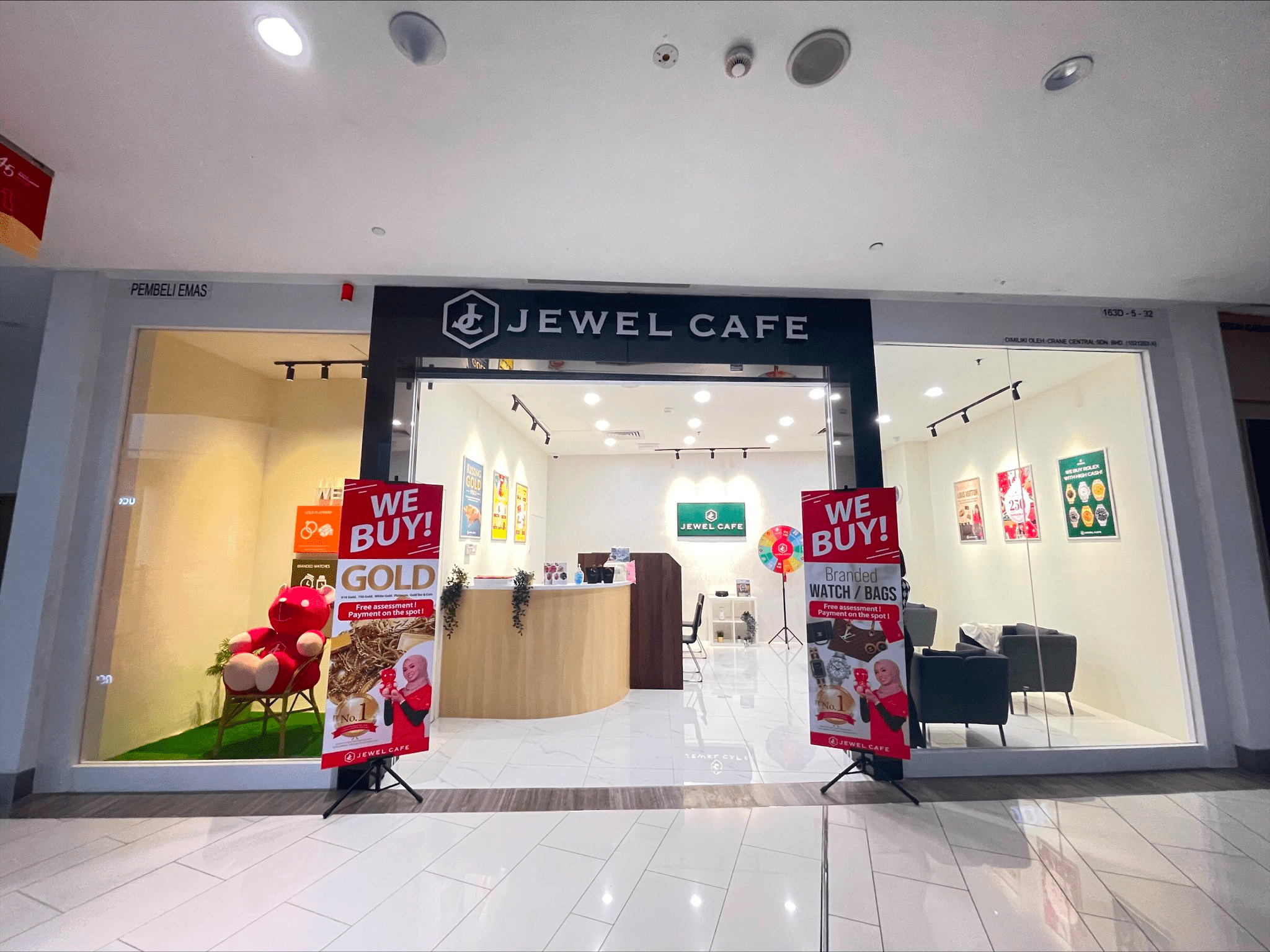Depan kedai Jewel Cafe Gurney Paragon