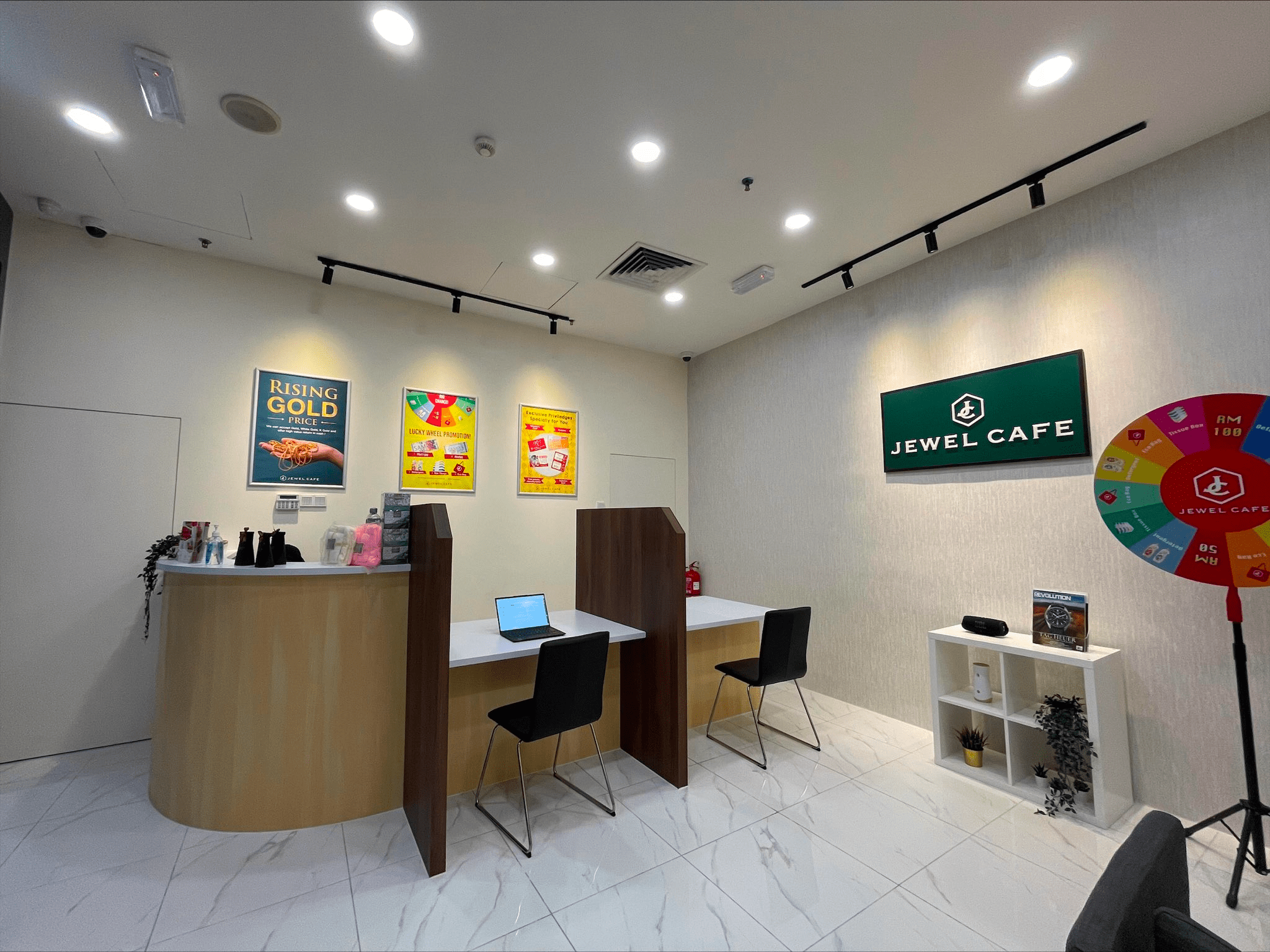 Jewel Cafe Gurney Paragon lounge utama